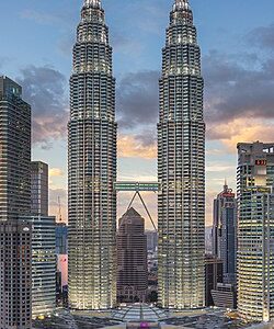 The_Twins_SE_Asia_2019_(49171985716)_(cropped)_2